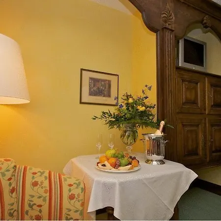 فندق Obere Linde 4*