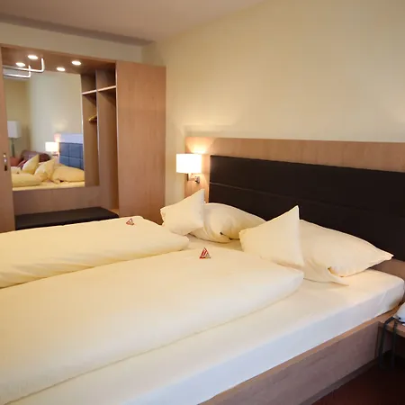 Obere Linde فندق