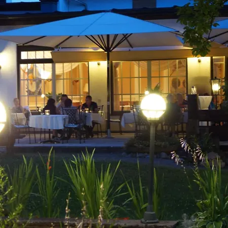 Obere Linde فندق 4*