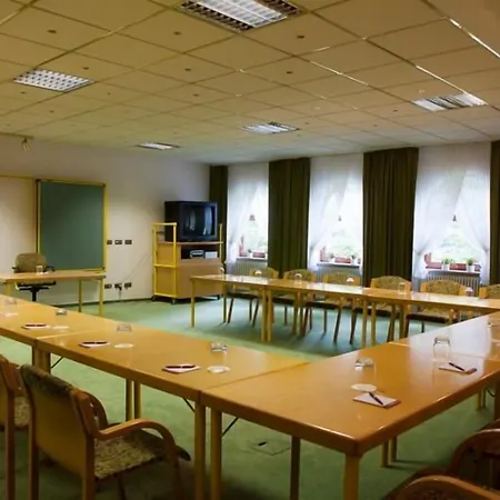 Obere Linde فندق 4*