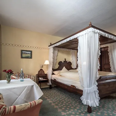 فندق Obere Linde 4*