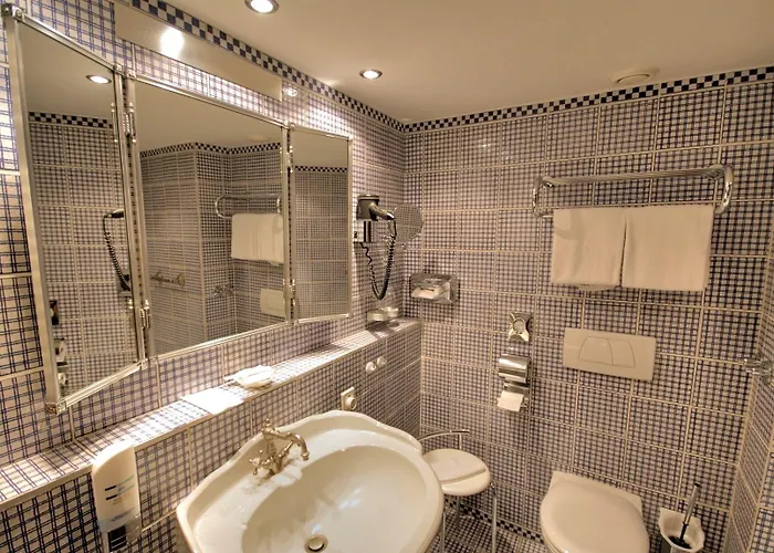 Obere Linde Hotel 4*